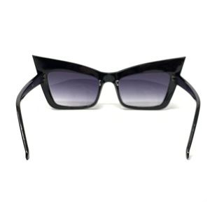Accessories - Vintage style cat eye sunglasses with metal tips Accessories - Vintage style cat eye sunglasses with metal tips